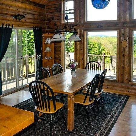 Log Home On Lopez-Spencer Spit Port Stanley Экстерьер фото