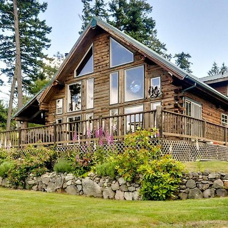 Log Home On Lopez-Spencer Spit Port Stanley Экстерьер фото