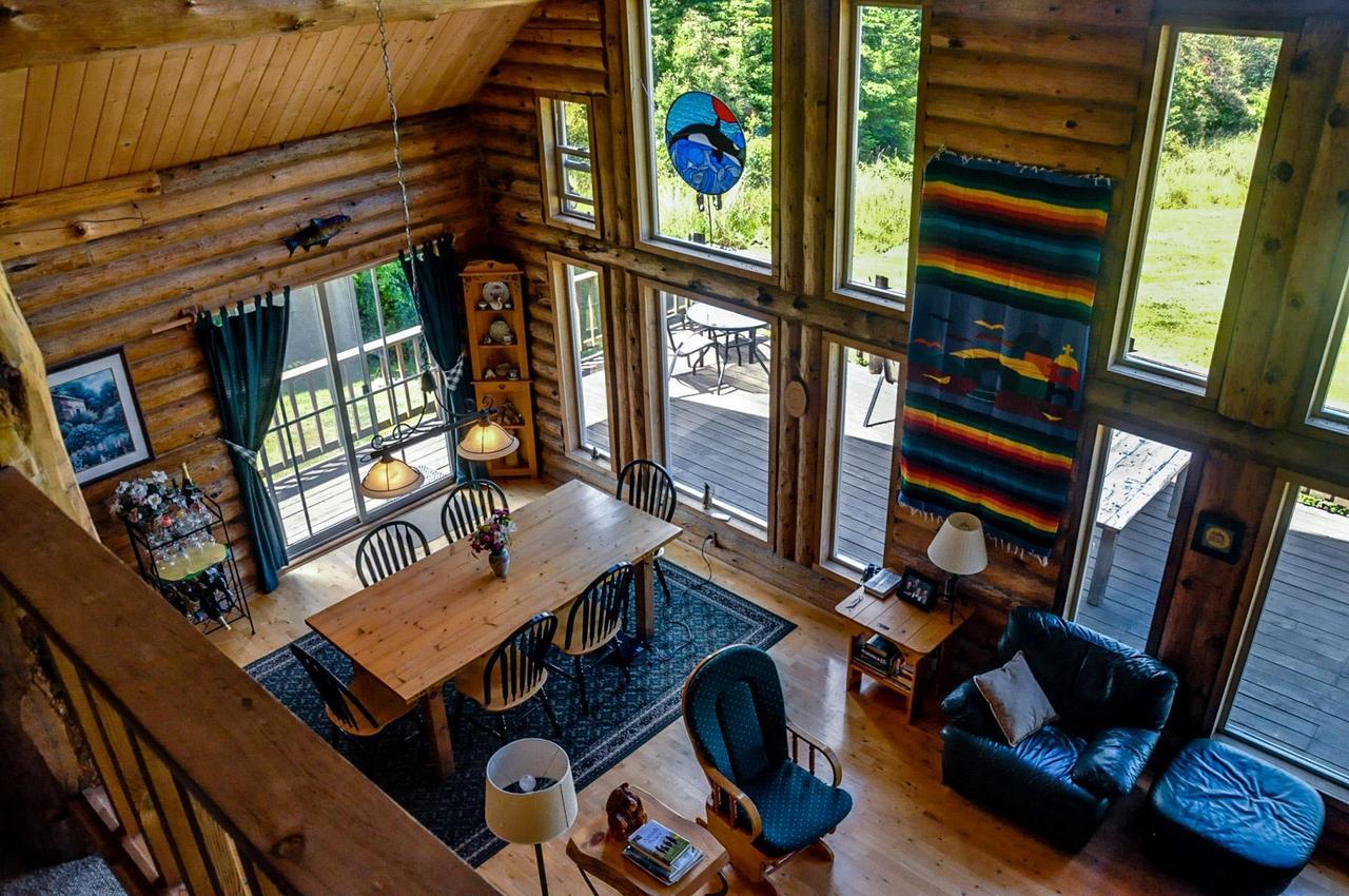 Log Home On Lopez-Spencer Spit Port Stanley Экстерьер фото