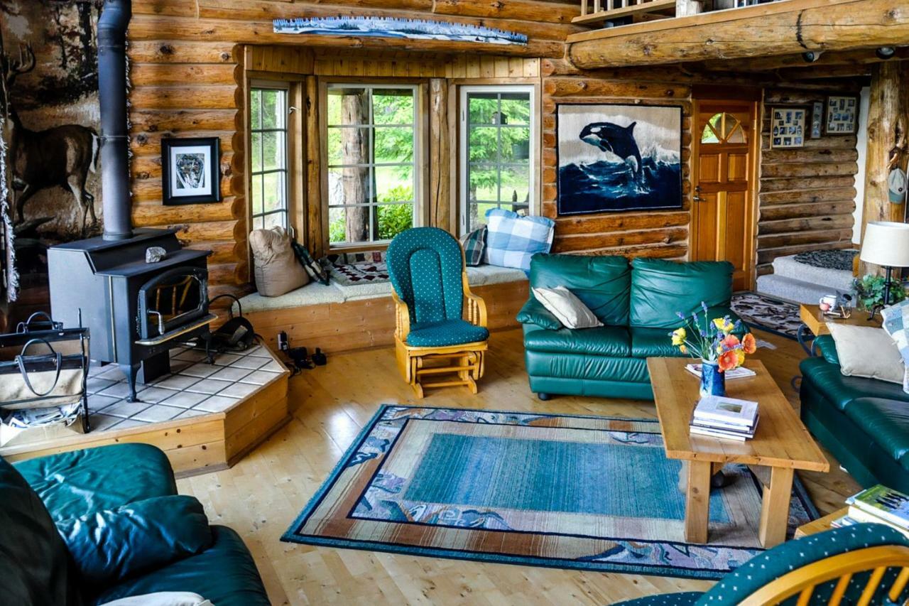 Log Home On Lopez-Spencer Spit Port Stanley Экстерьер фото