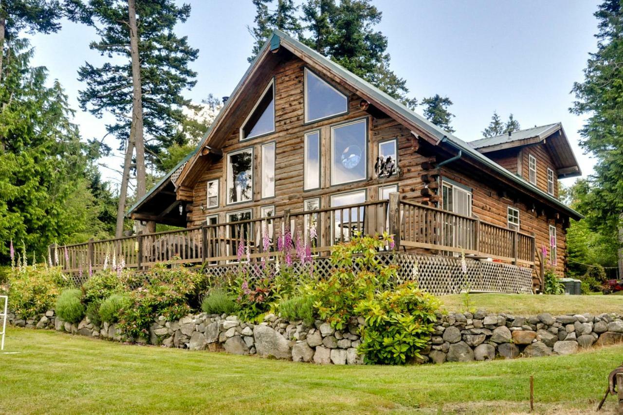 Log Home On Lopez-Spencer Spit Port Stanley Экстерьер фото