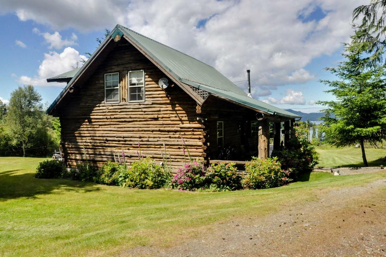 Log Home On Lopez-Spencer Spit Port Stanley Экстерьер фото